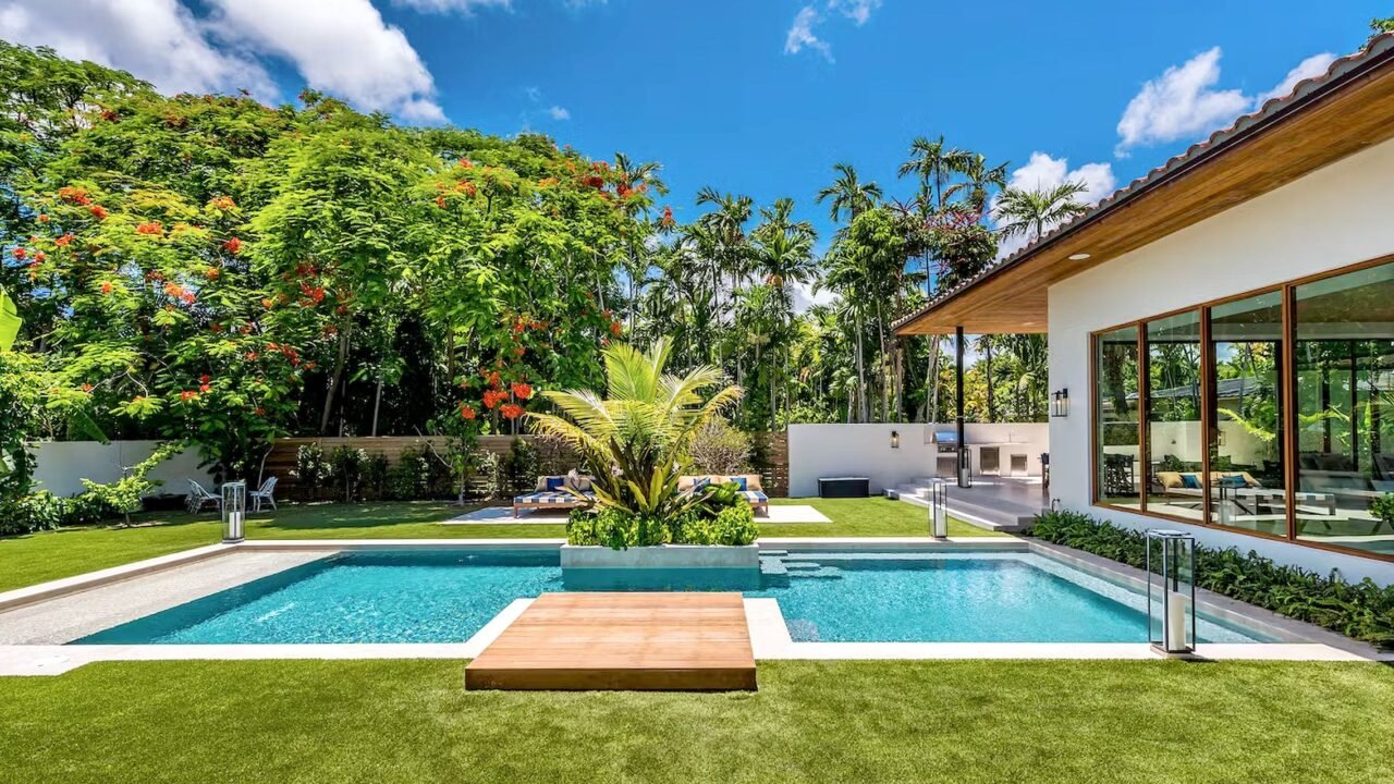 The Best Airbnbs Across the US for a Warm-Weather Winter Getaway