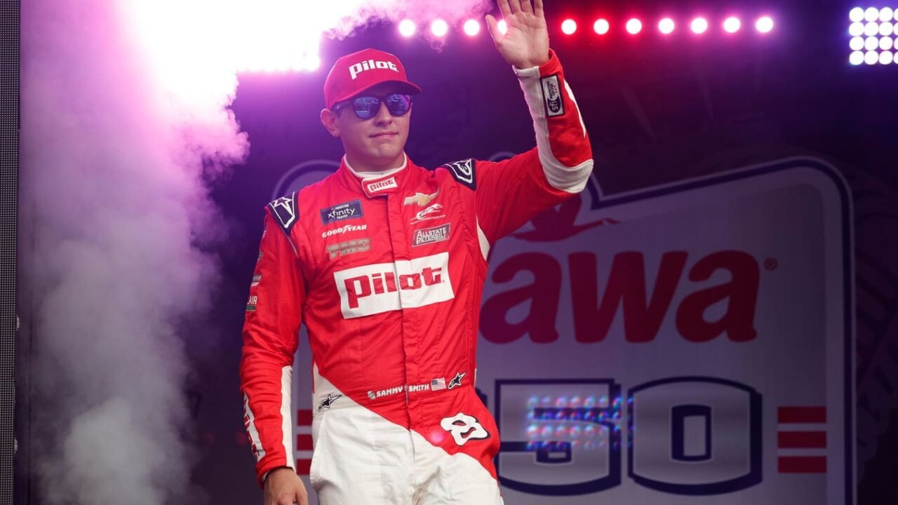 JR Motorsport Re-Signs Sammy Smith For 2026