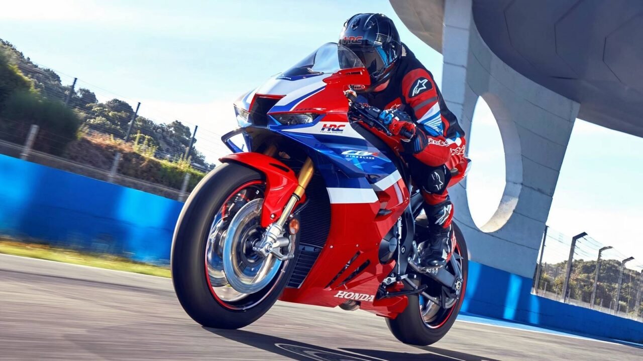 10 Japanese Motorcycles That Turn Heads Like Supermodels 