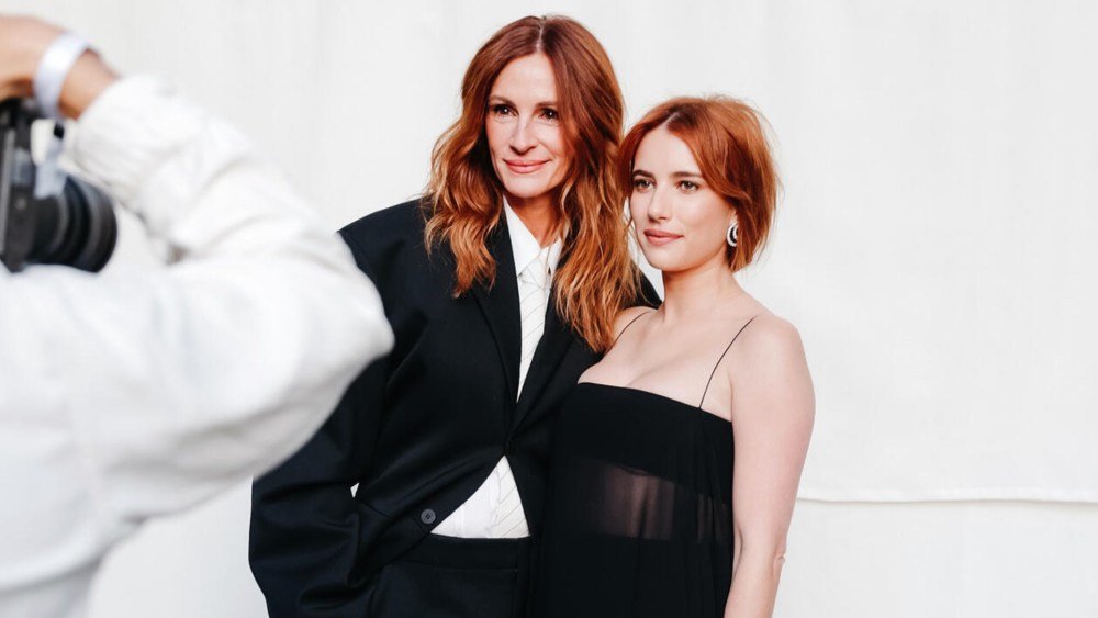 Julia Roberts and Niece Emma Roberts Twin with Copper-colored Hair