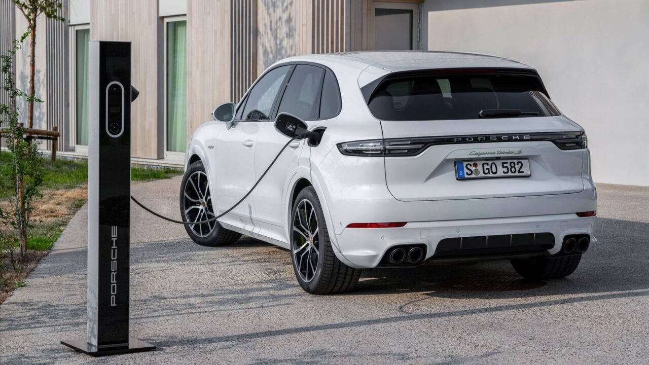 Reasons To Buy A Plug-in Hybrid Vehicle Over An EV You Shouldn’t Overlook
