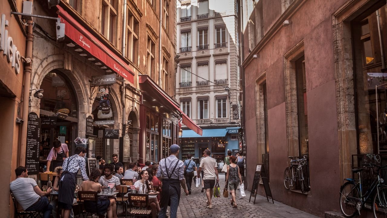 The Best Restaurants in Lyon, From Market Halls to White-Tablecloth Dining Rooms