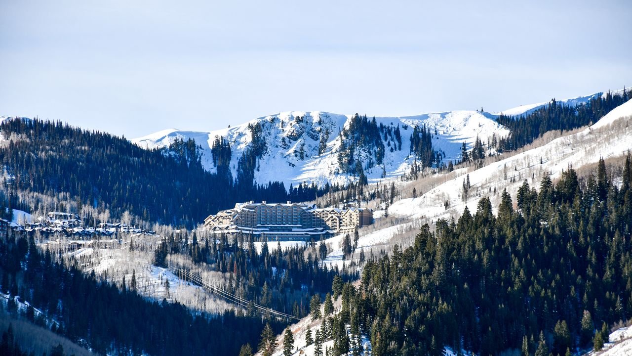 The Best Skiing in Utah From High-End Resorts to Low-Key Local Mountains