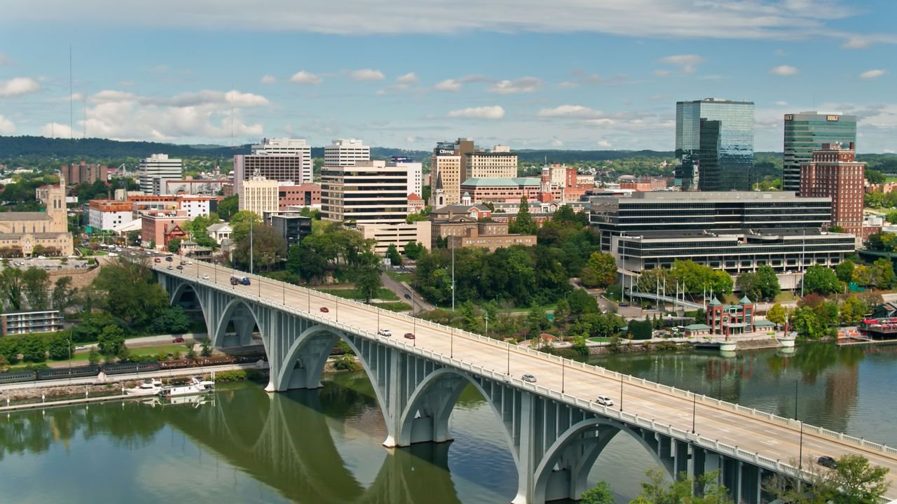 Where to Eat, Stay, and Play in Knoxville, East Tennessee’s Gateway to the Smokies